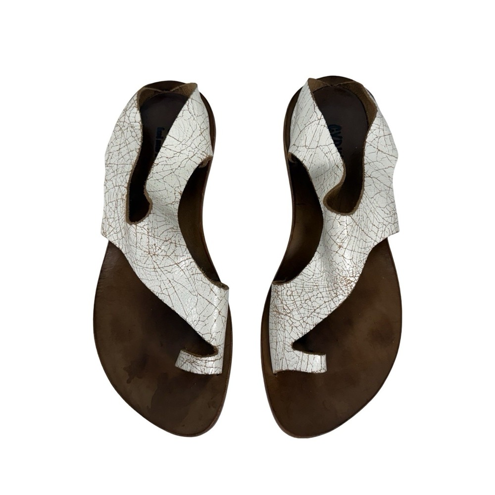 Cydwoq Womens Sandals 38.5 8.5 Thong Barefoot White Cracked Leather Distressed